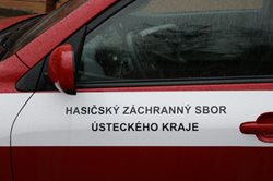 Auto narazilo do domu   v Litoměřicích
